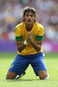 Neymar em ação pela seleção brasileira. Convocação para as Olimpíadas também prejudicou o Santos.