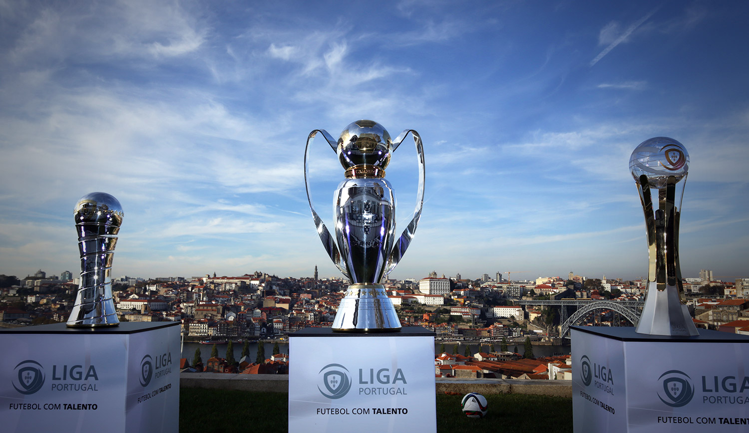Ao centro o troféu da Primeira Liga Portuguesa | Foto: divulgação