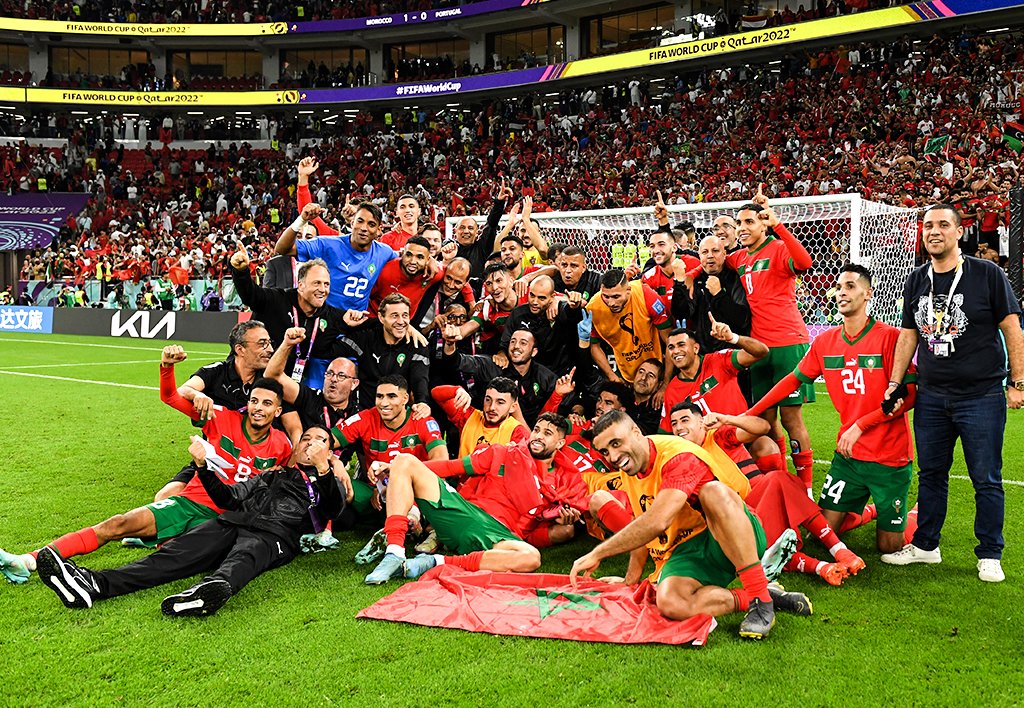 Marrocos 1x0 Portugal. Classificação inédita de uma seleção africana para as semis de uma Copa do Mundo.