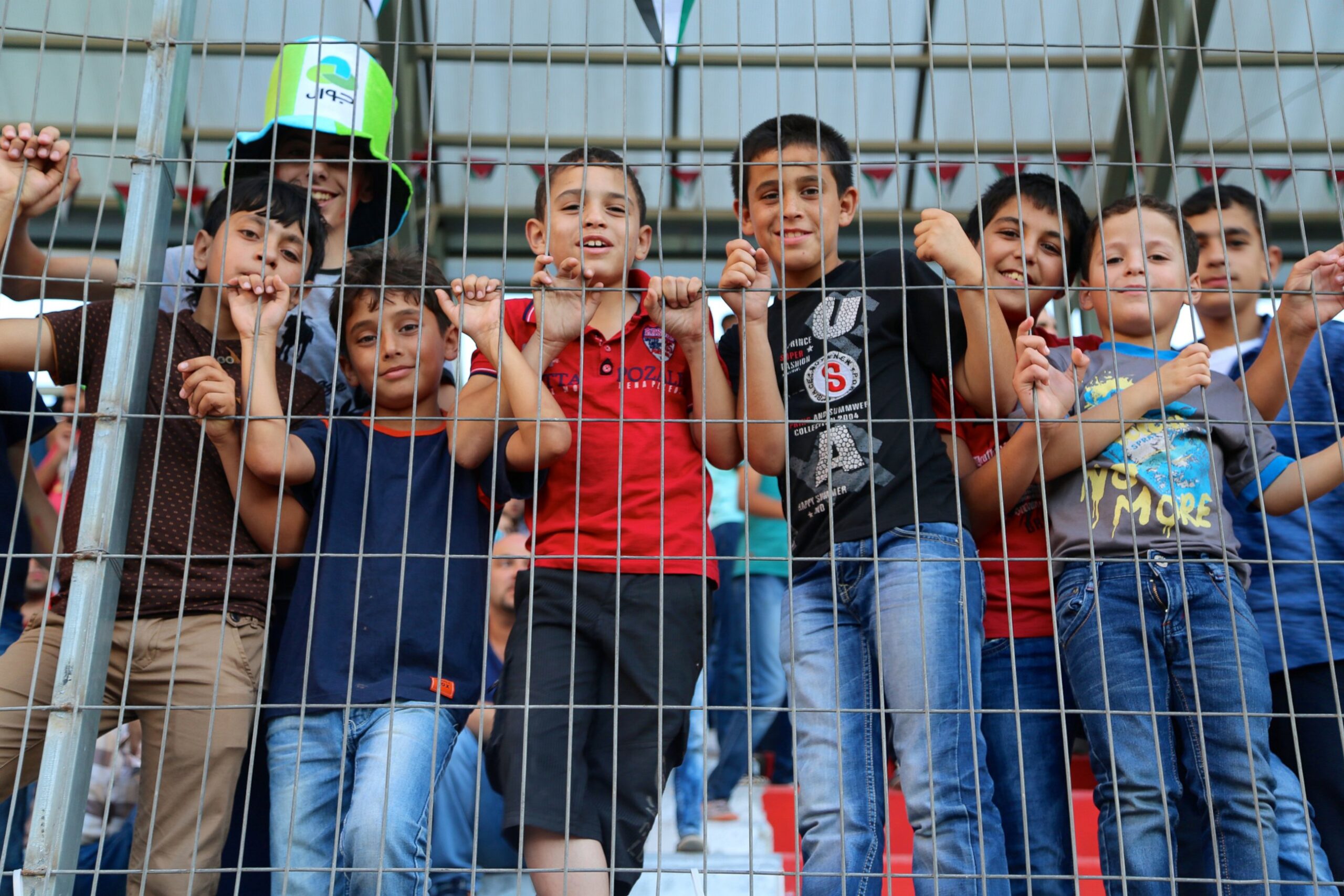 Crianças e Jovens Palestinos no Estádio Al Yarmouk, Gaza